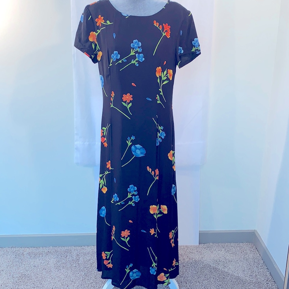 Talbots long maxi dress size 10 short sleeves with flowering prints throughout.